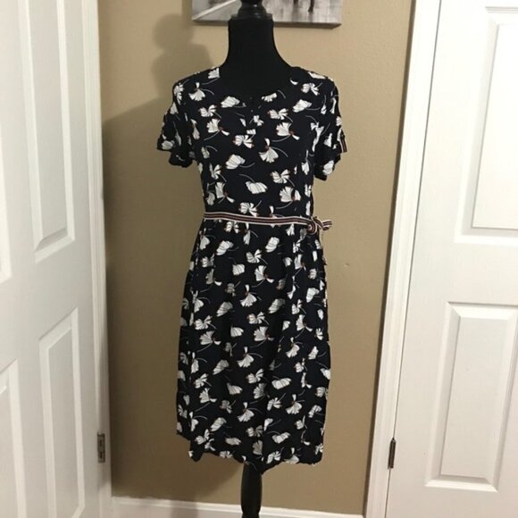 few moda Dresses & Skirts - Few Moda New York Navy Floral Dress Size small new with tags #109